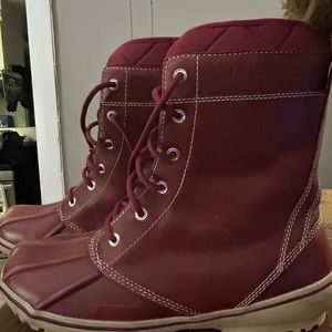 L.L. Bean red women’s fleece lined red boots